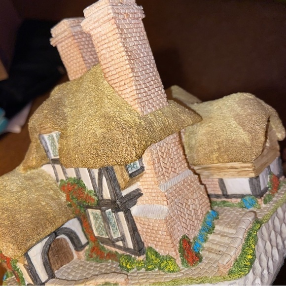 1991 David Winter “Moonlight Haven” English Cottage is handmade, hand-painted. - Picture 16 of 16